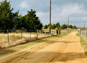 Dirt road at Majek Winery